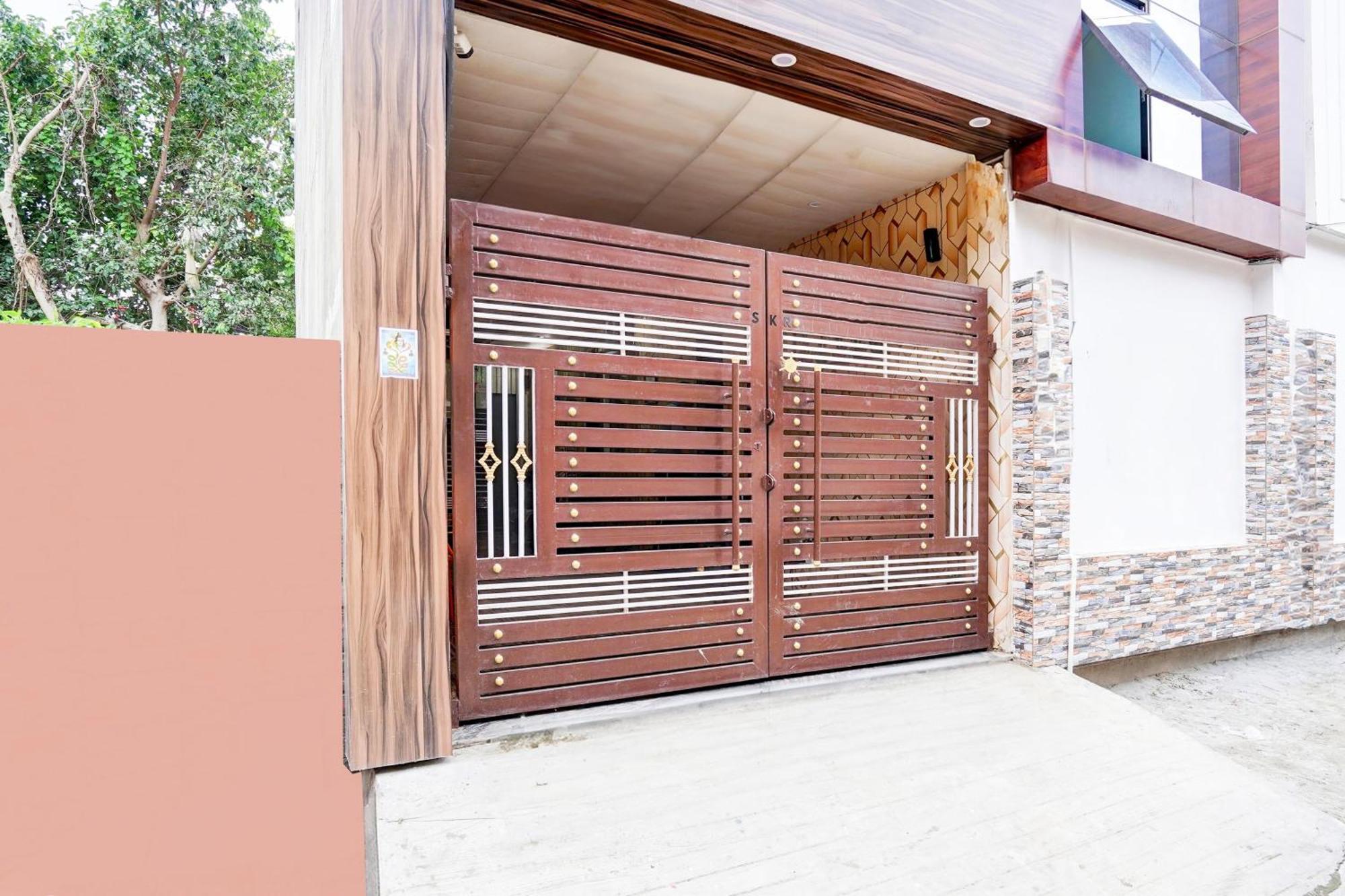 Super O Blw Kakarmatta Near Banaras Junction Hotel 4*
