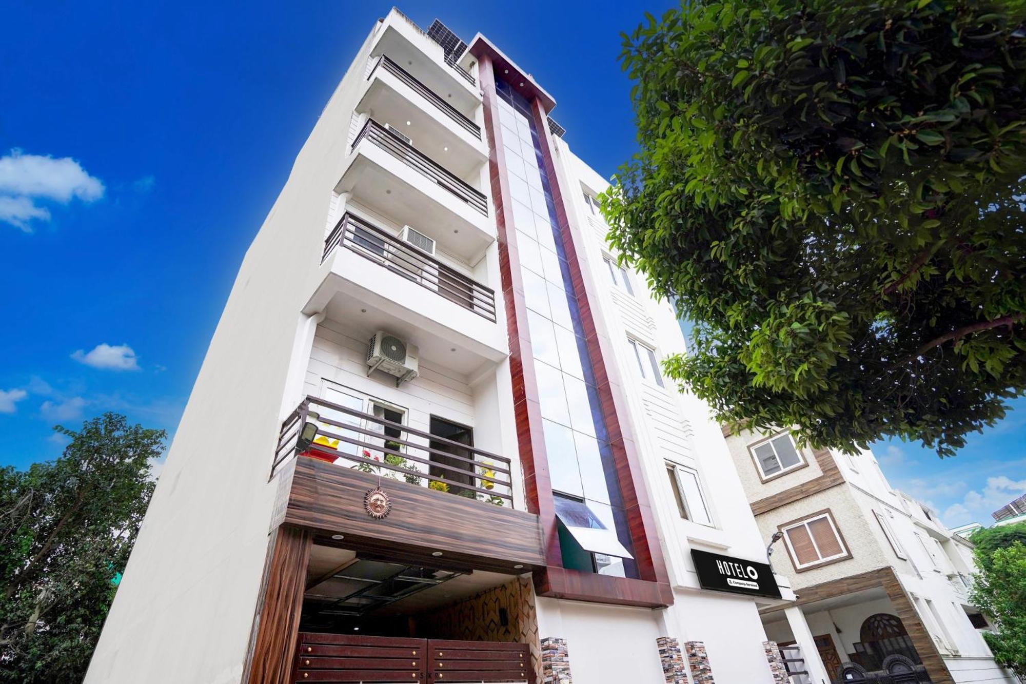 Hotel Super O Blw Kakarmatta Near Banaras Junction 4*