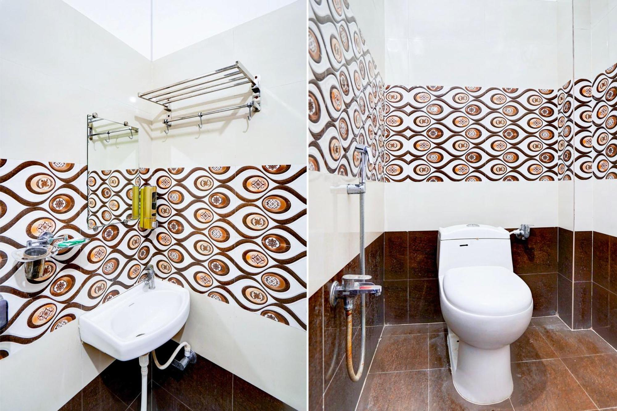 Hotel Super O Blw Kakarmatta Near Banaras Junction 4*
