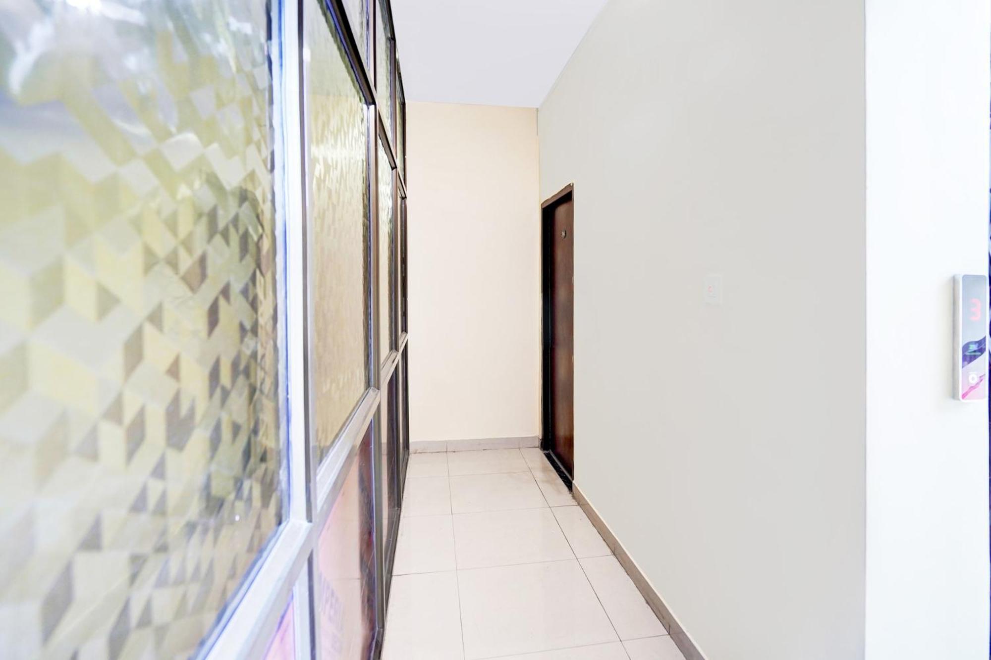 Super O Blw Kakarmatta Near Banaras Junction Hotel Varanasi