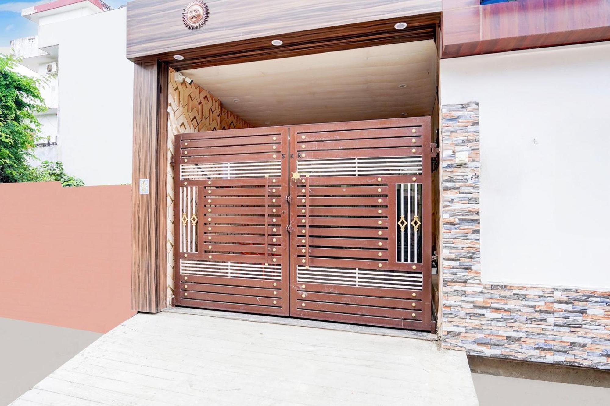 Super O Blw Kakarmatta Near Banaras Junction Hotel 4*