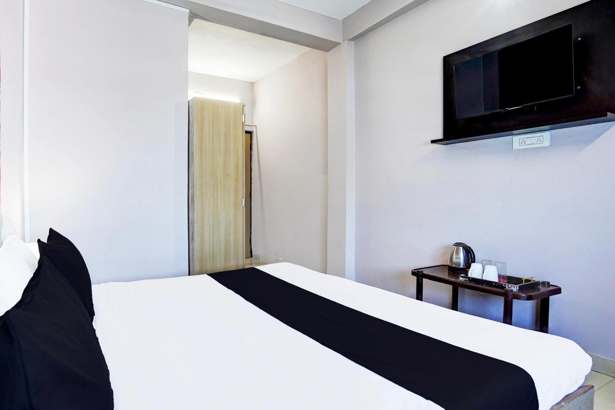 Super O Blw Kakarmatta Near Banaras Junction Hotel Varanasi