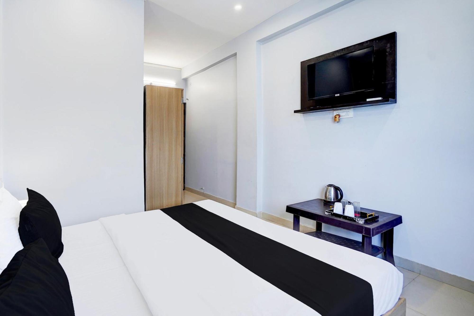 Super O Blw Kakarmatta Near Banaras Junction Hotel Varanasi